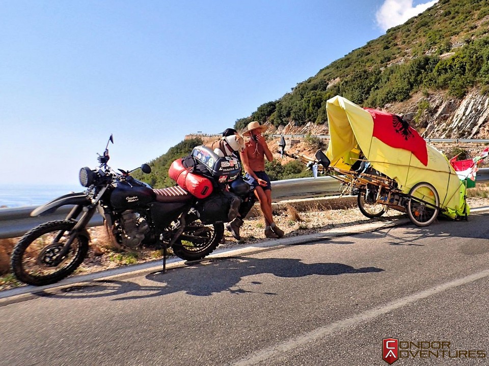 biker dog-brigi-explorealbania-motoros túra-condorriders-sasok földje-albánia-albán riviéra-albanian riviera-csigakocsi